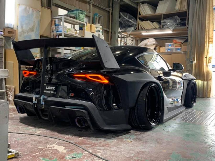Детали создания Toyota GR Supra by Liberty Walk 2020 года  (фото 6 из 8)